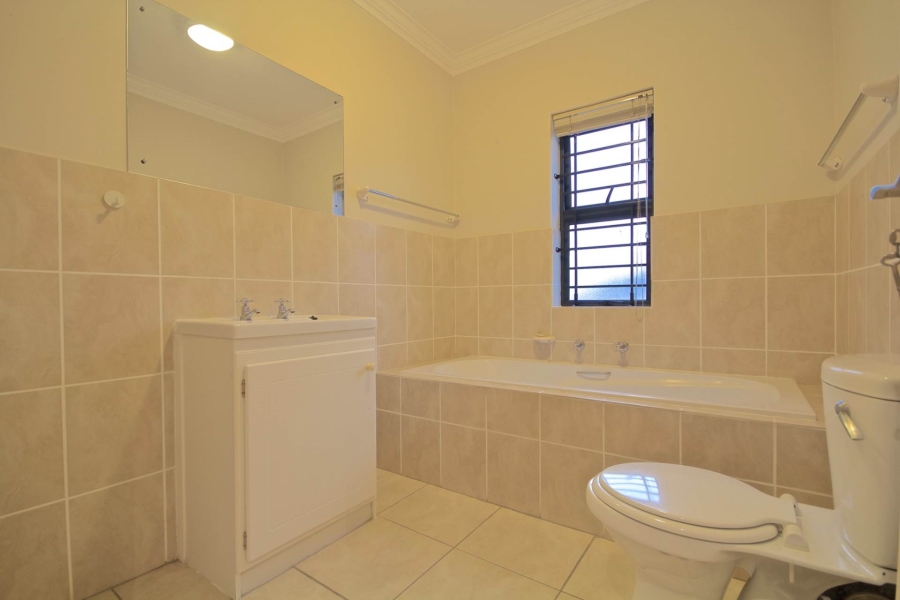 To Let 3 Bedroom Property for Rent in Royal Ascot Western Cape